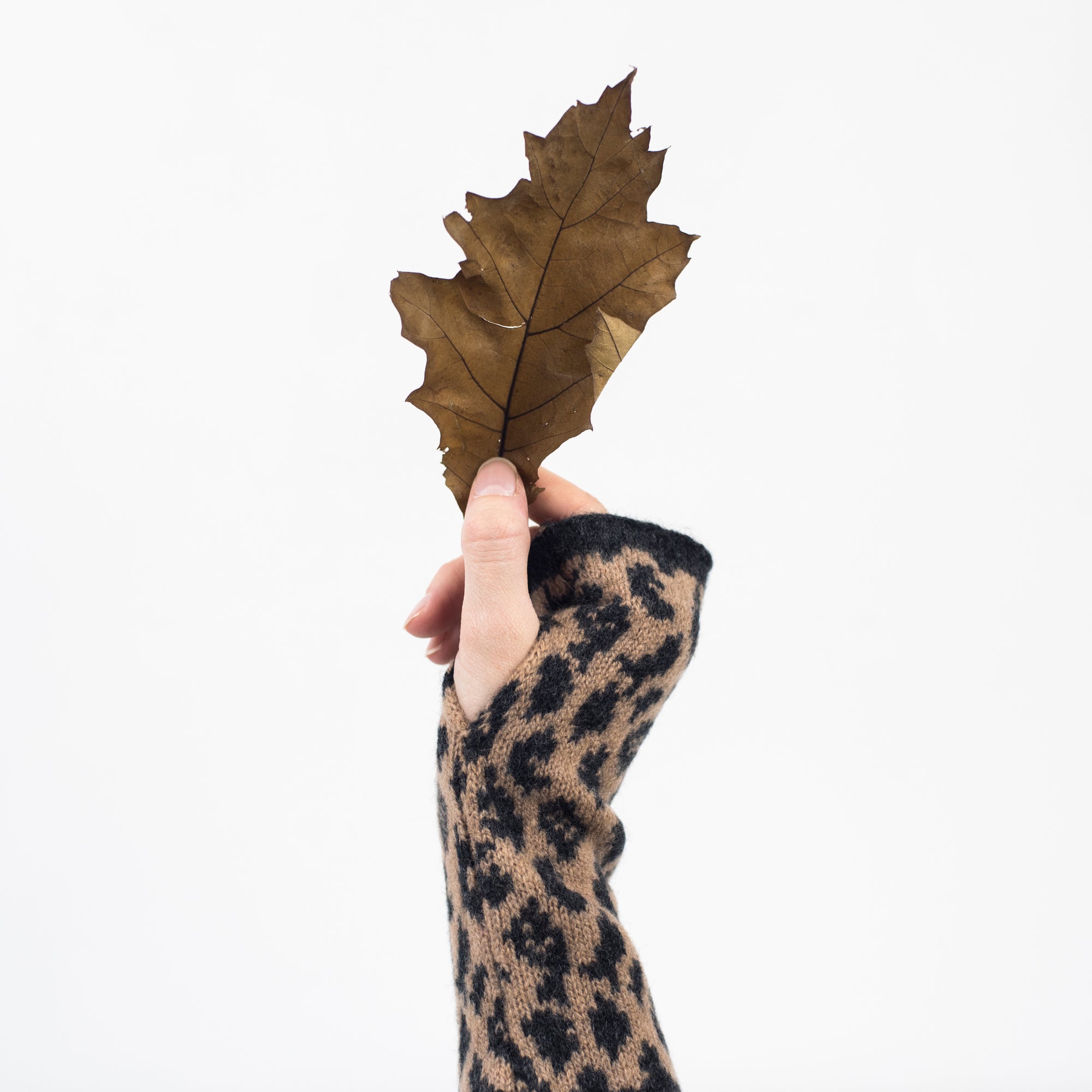 Leopard wristwarmers - camel