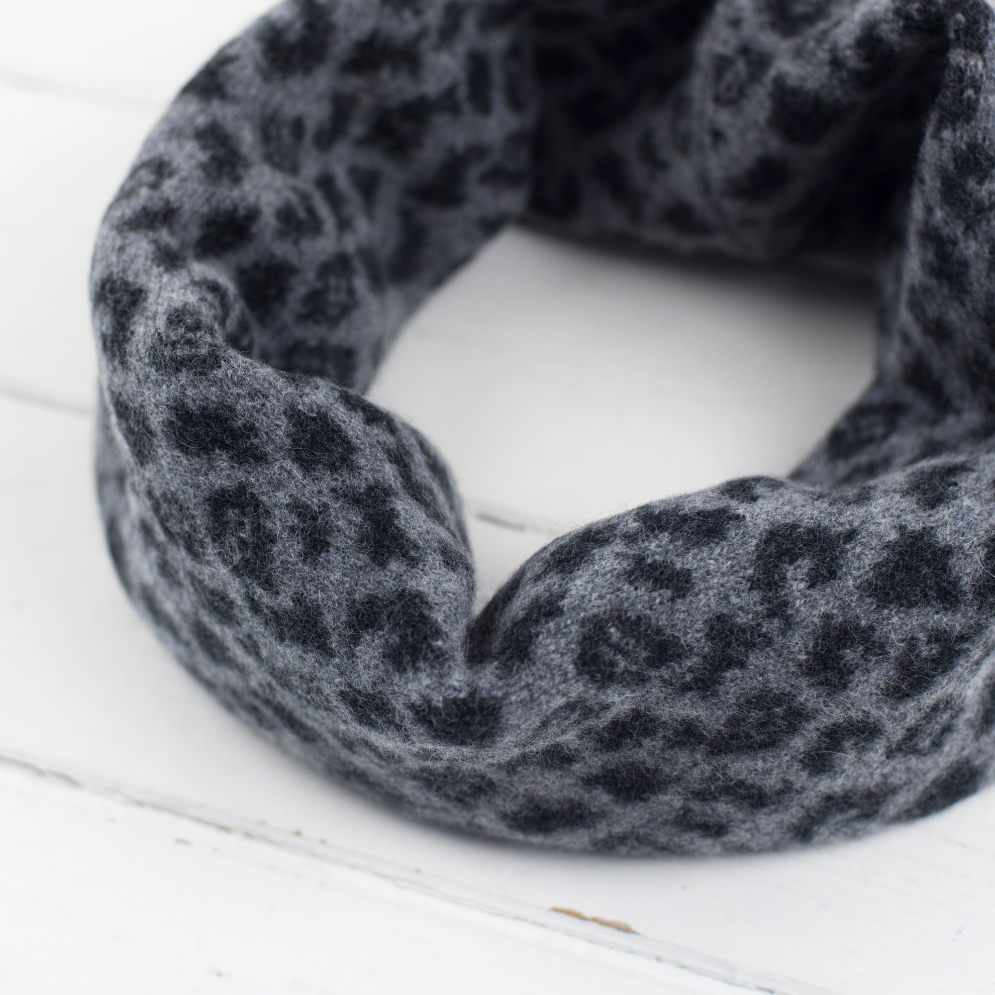 Leopard snood / cowl - grey