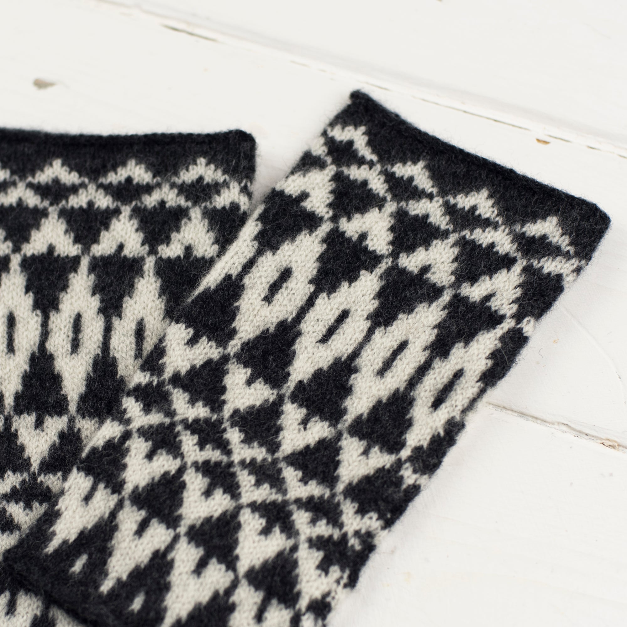 Mirror wristwarmers - monochrome (MADE TO ORDER)